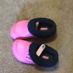 Little girls crocs